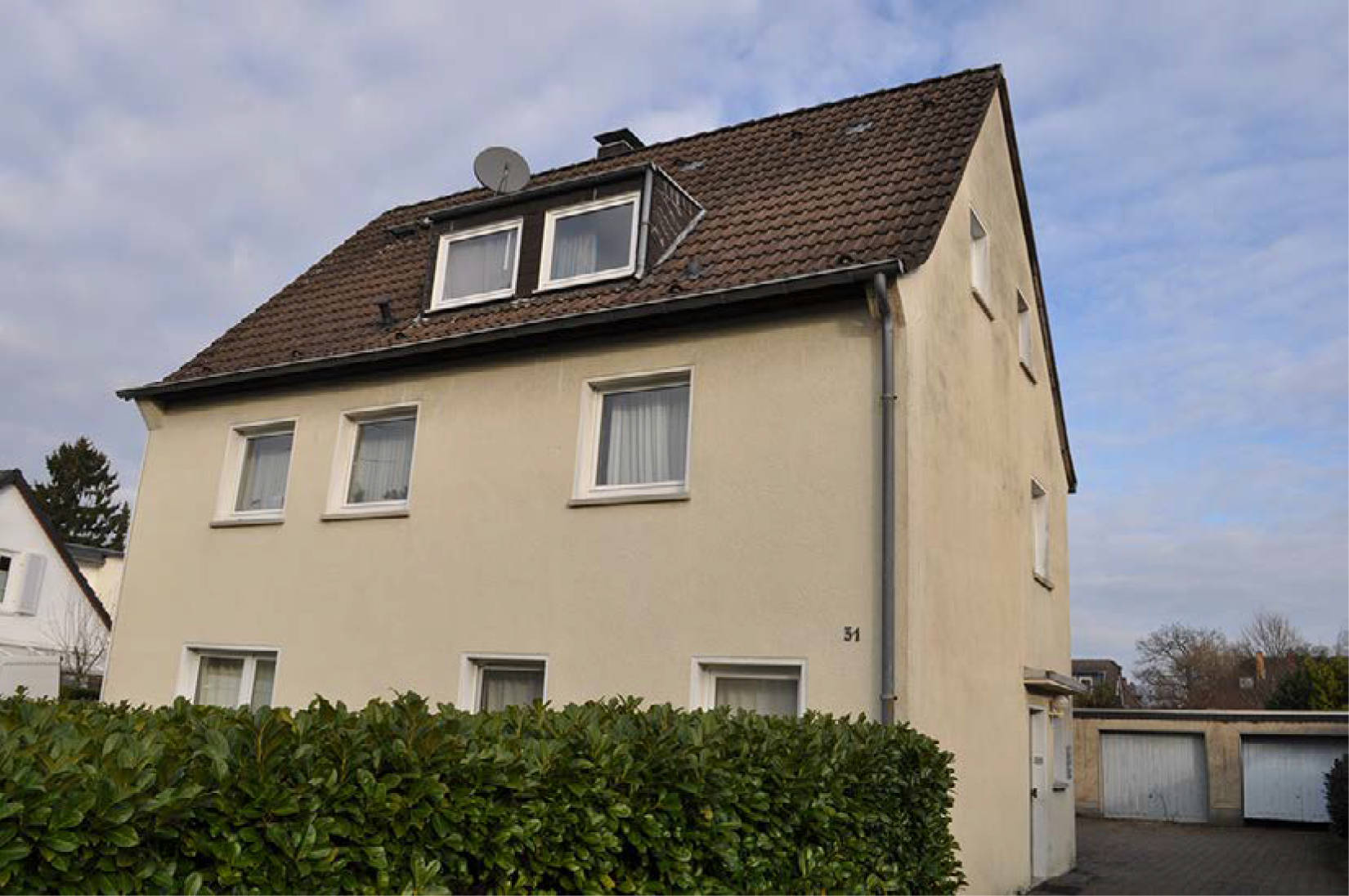 Kfz-Stellplatz, Mehrfamilienhaus, 3 Garagen in Ahornweg 31, 51469 Bergisch Gladbach, Heidkamp
