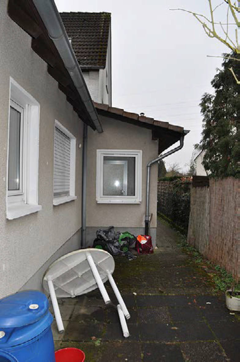 Kfz-Stellplatz, Mehrfamilienhaus, 3 Garagen in Ahornweg 31, 51469 Bergisch Gladbach, Heidkamp - Bild 3