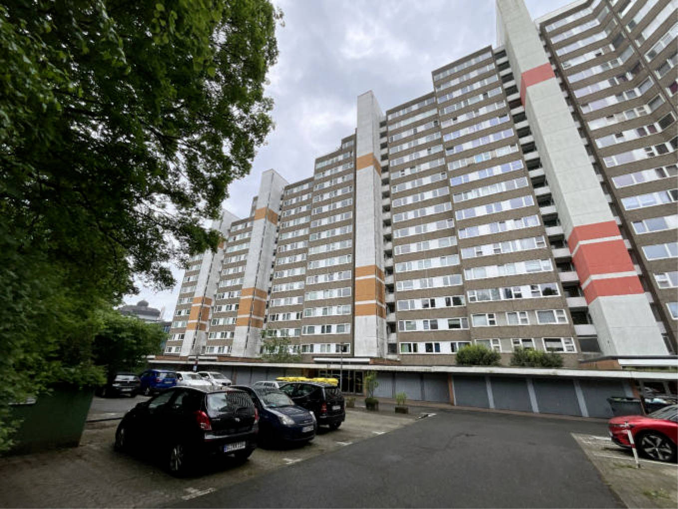 Kfz-Stellplatz, Eigentumswohnung (1 bis 2 Zimmer) in Reginharstraße 30, 32, 34, 51429 Bergisch Gladbach, Bensberg