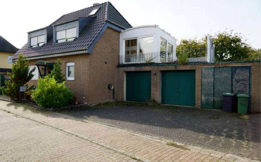 Einfamilienhaus mit Anbau und 3 Garagen in Bendheide 29, 47906 Kempen, St. Hubert
