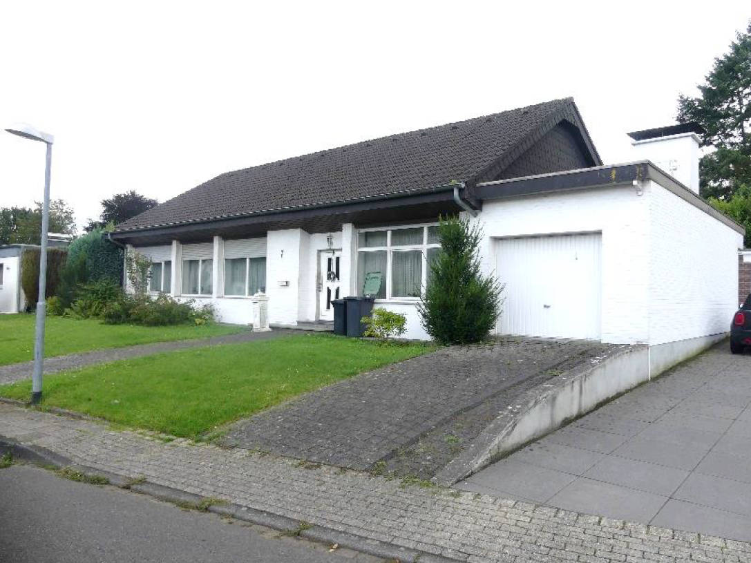 Einfamilienhaus mit Einliegerwohnung und Garage in Grünkesweg 7, 47906 Kempen