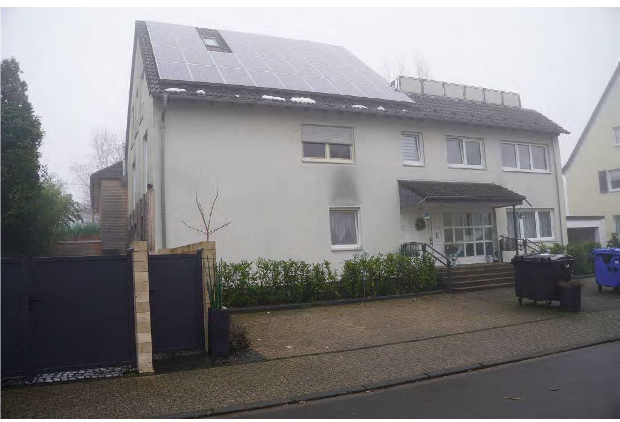 2/5 Miteigentumsanteils (Teileigentum Nr. 1) an dem gemeinschaftlichen Eigentum des mit einem Vierfamilienhaus und einem Einfamilienhaus bebauten Grundstücks Alfred-Stock-Straße 4, 4 a, 51373 Leverkusen - Wiesdorf in Alfred-Stock-Straße 4, 4a, 51373 Leverkusen, Wiesdorf