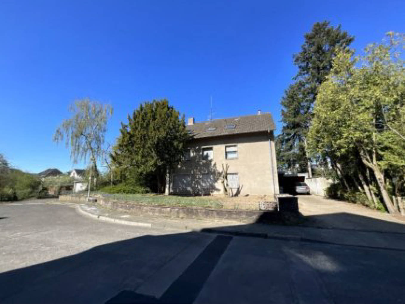 Zweifamilienhaus, Zweifamilienhaus, als Vierfamilienhaus genutzt, als Vierfamilienhaus genutzt in Gutenbergstraße 24, 51373 Leverkusen, Bürrig