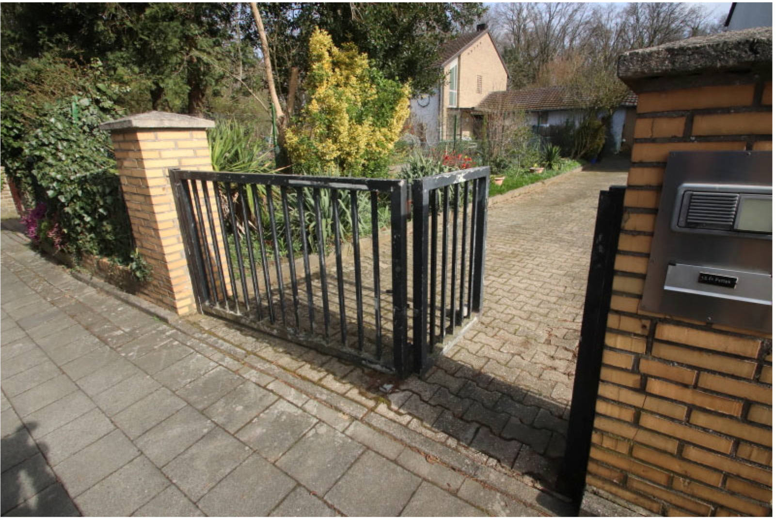 Einfamiliendoppelhaushälfte mit Garage sowie einer rückwärtigen Grundstücksteilfläche als Gartenland bzw. Grünland in Genhülsen 89, 41179 Mönchengladbach, Rheindahlen - Bild 3