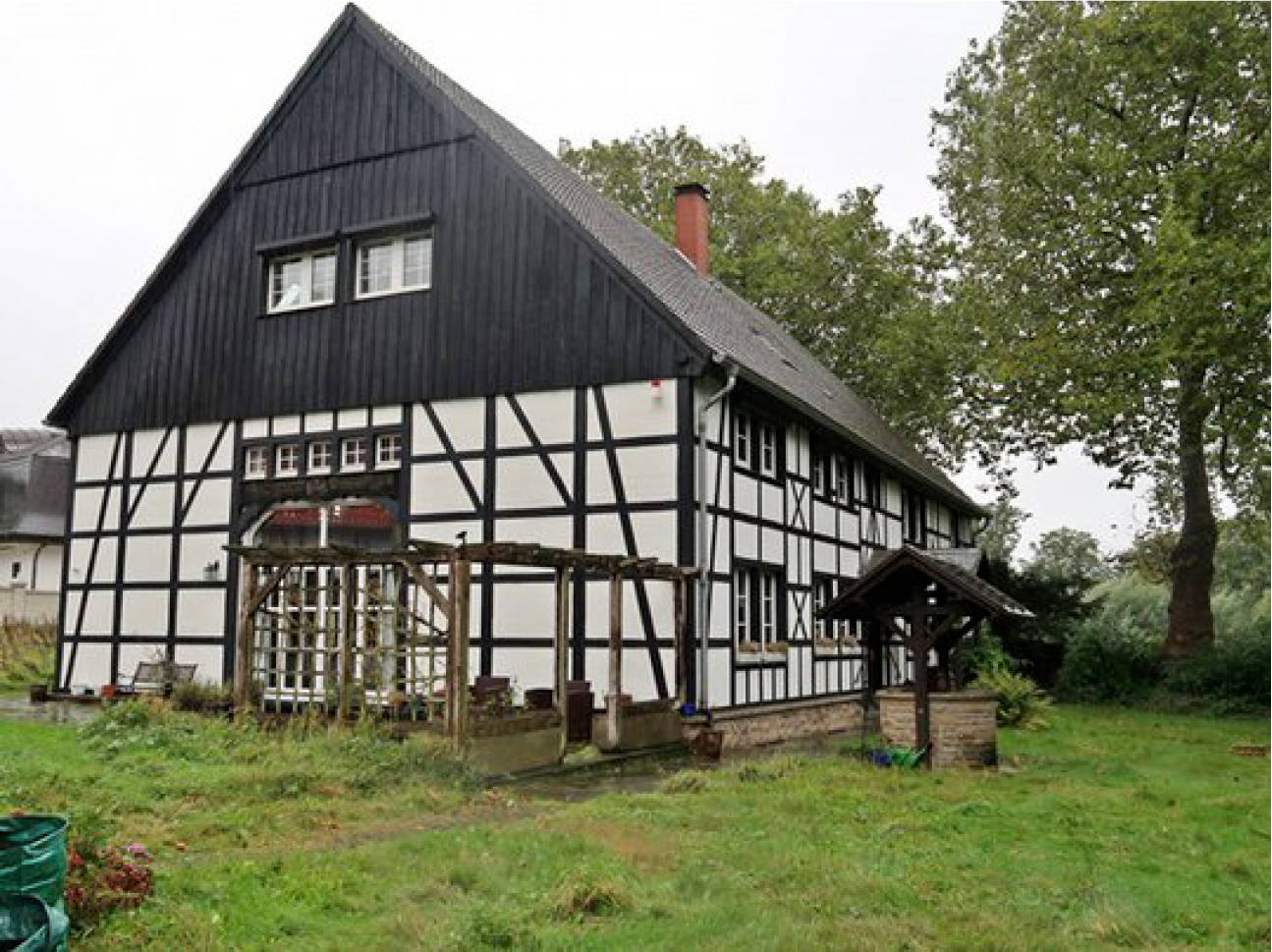 Garage, Einfamilienhaus, Freistehendes Wohnhaus mit Einliegerwohnung und Doppelgarage in Herrenacker 73, 44867 Bochum, Westenfeld - Bild 3