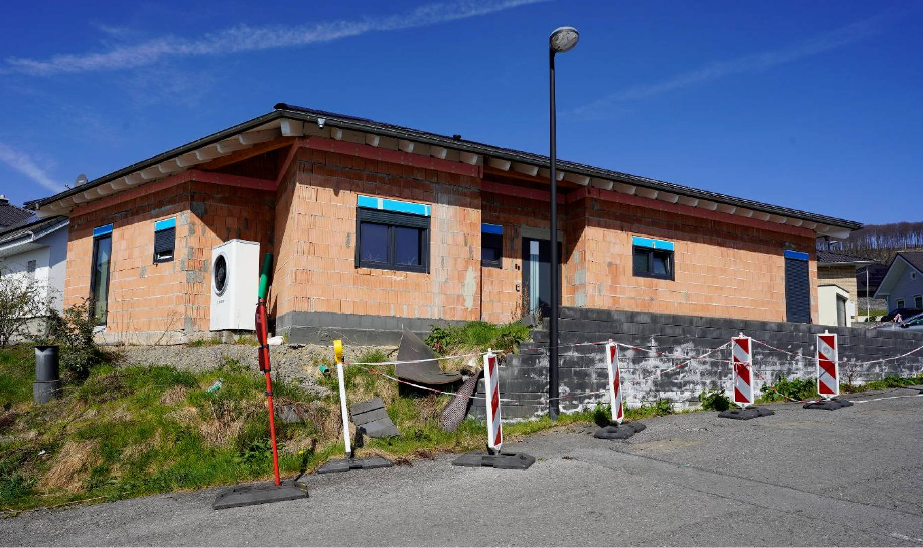 Erbbaurecht bebaut mit einem nicht vollständig fertiggestellten Zweifamilienhaus 0051 K 0014-2024 Scheierland 5 / Am Forst 17, 59823 Arnsberg, Oeventrop