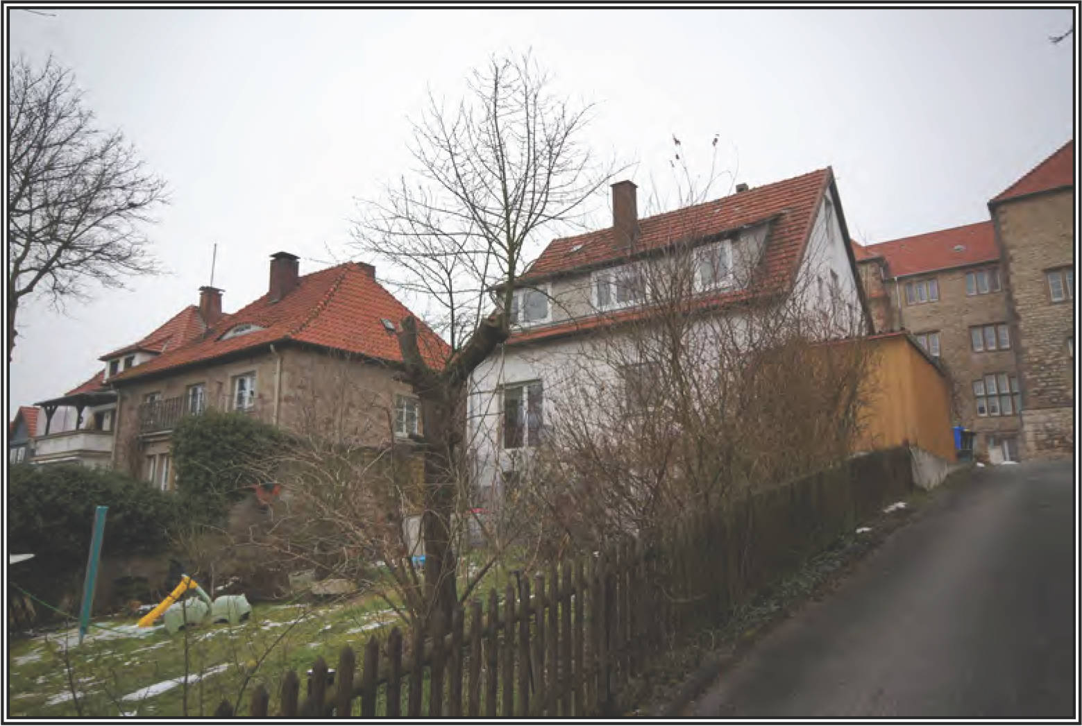 Kfz-Stellplatz, Garage, Einfamilienhaus, Die Wertermittlung erfolgte ohne Innenbesichtigung in Klosterstraße 17, 34414 Warburg - Bild 2