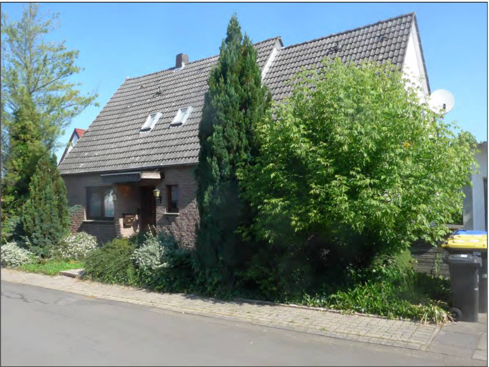 Garage, Einfamilienhaus in Mesternstraße 22, 32457 Porta Westfalica, Nammen