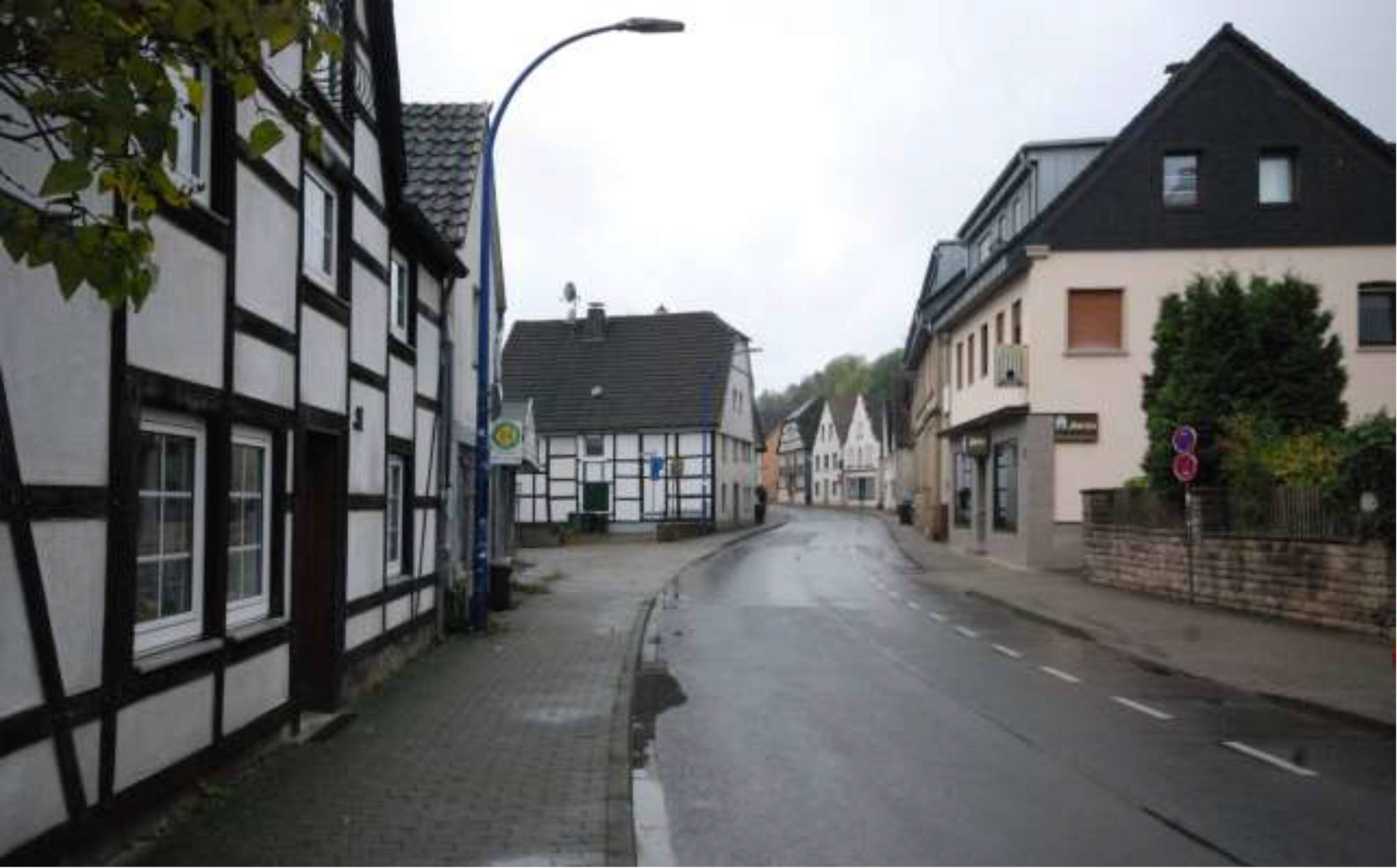 Mehrfamilienhaus, Denkmalschutz, Das Objekt wäre ohne Denkmalschutz abrisswürdig. in Reichshofstraße 95, 58239 Schwerte, Westhofen - Bild 2