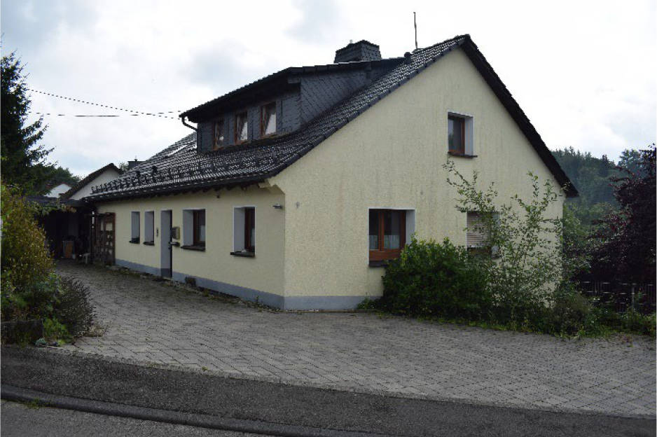 Einfamilienhaus,  mit Einliegerwohnung nebst Carport und Gartenblockhaus in Genklerhardt 9, 51647 Gummersbach, Bredenbruch