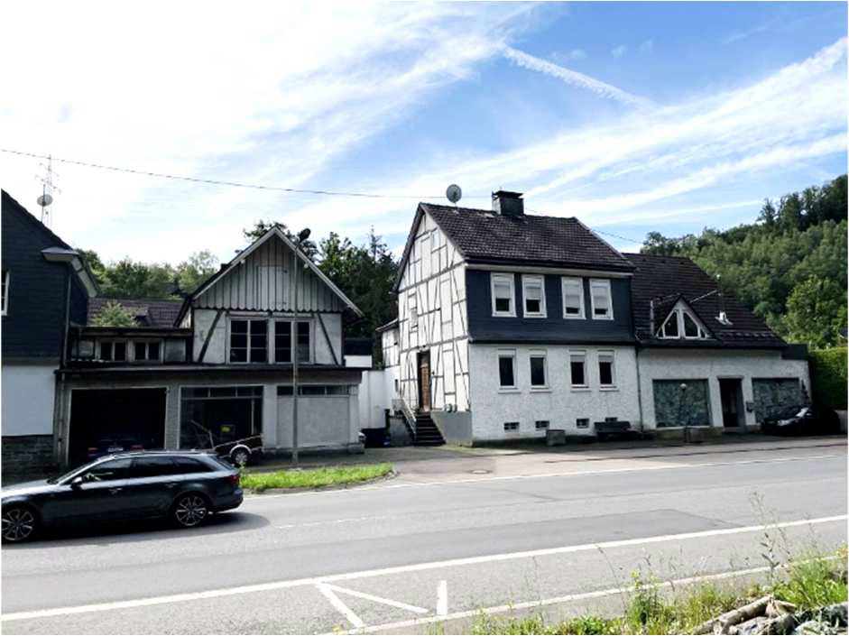 unbebautes Grundstück, gewerblich genutztes Grundstück, Wohn-/Geschäftshaus, Einfamilienhaus, Werkstatt- und Lagergebäude in Eckenhagener Straße 44, 51645 Gummersbach, Derschlag
