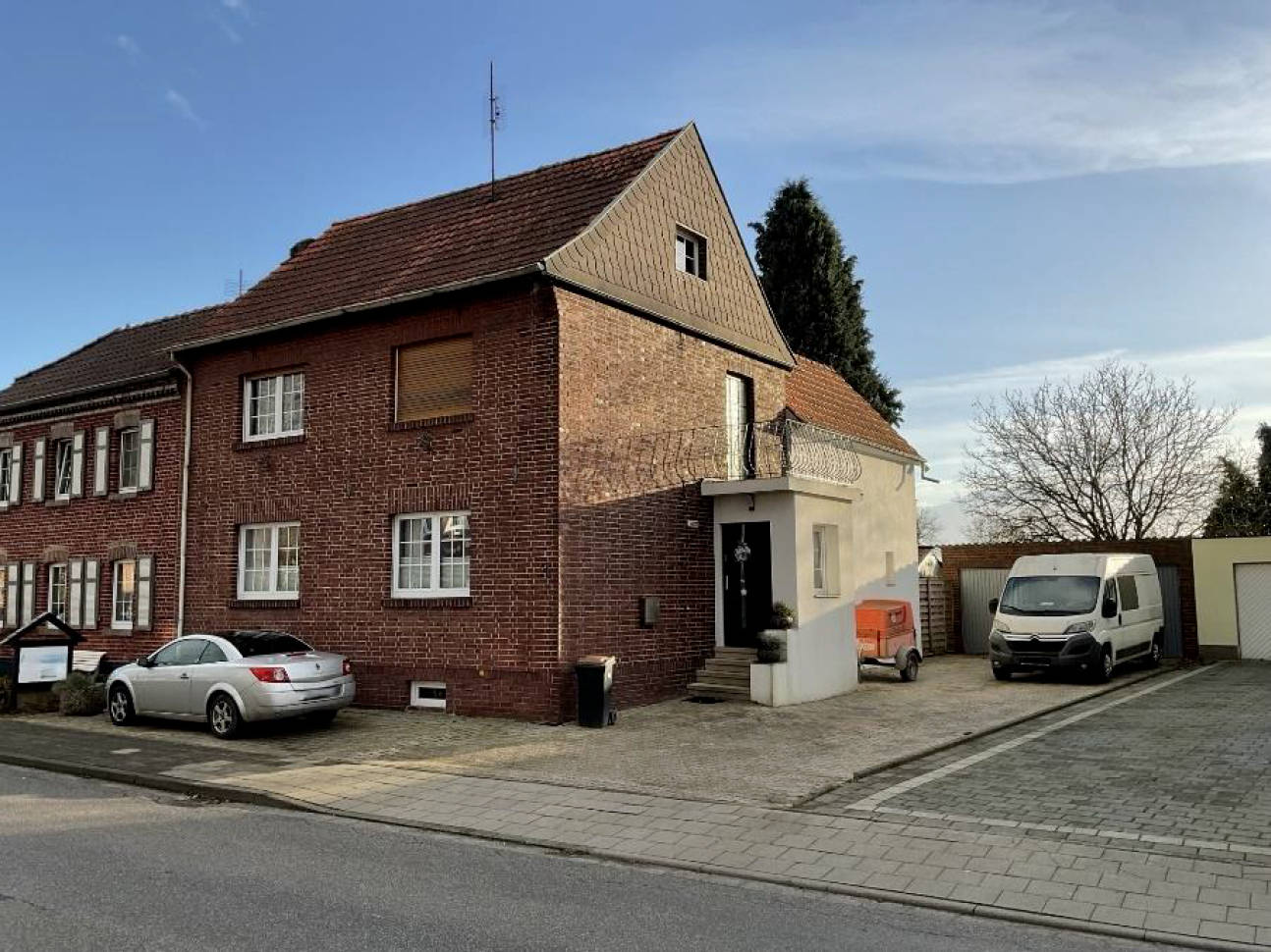 Garage, Doppelhaushälfte in Brökerstraße 42, 52538 Gangelt, Schierwaldenrath