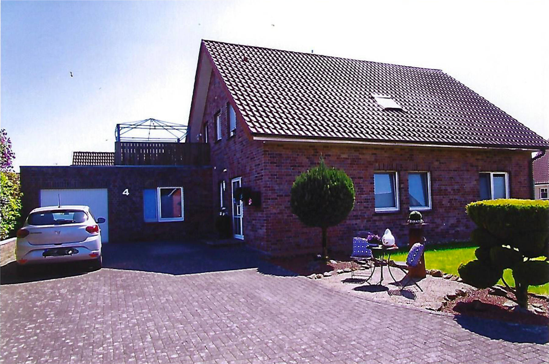 Garage, Einfamilienhaus in , 00000