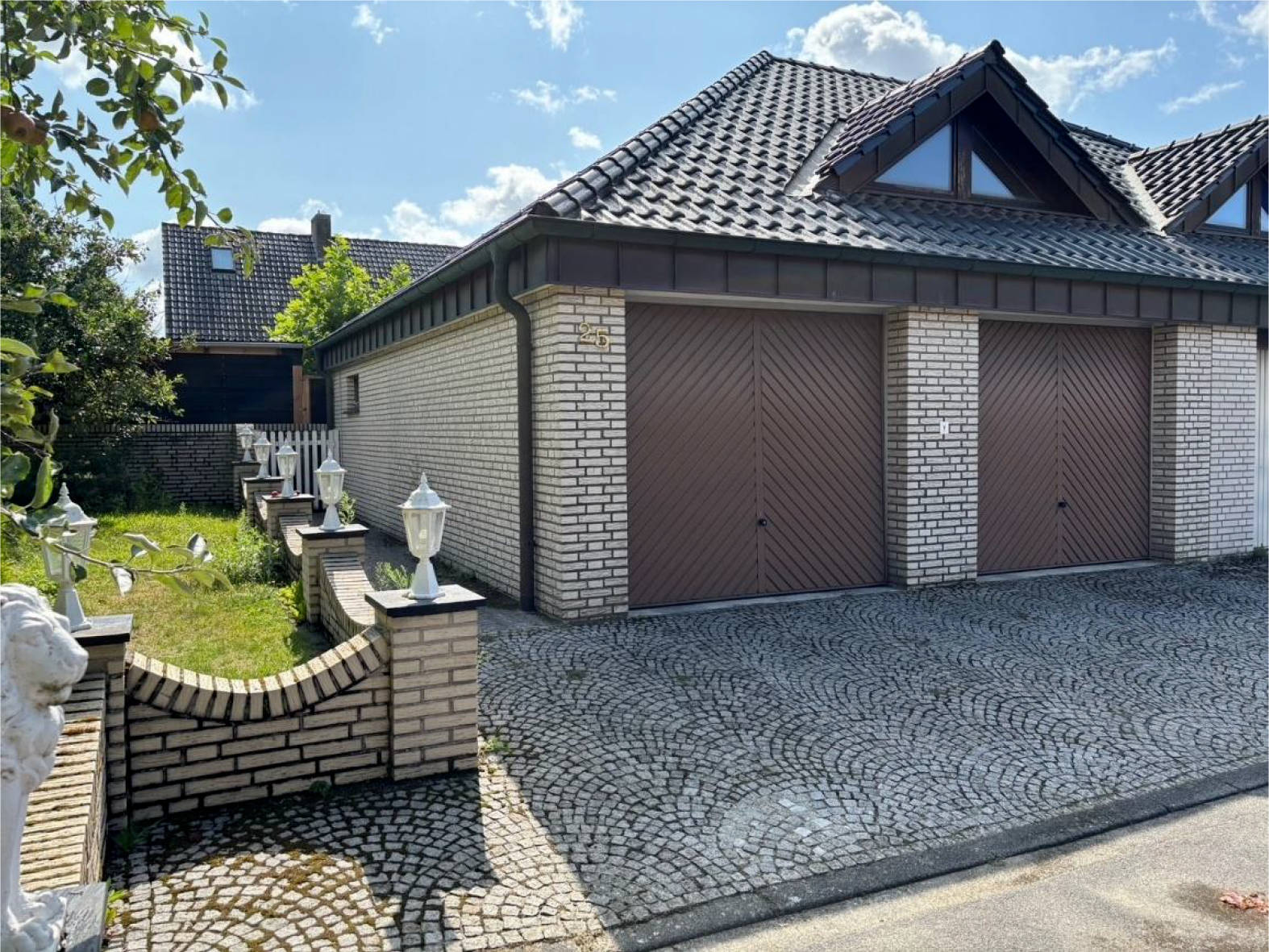 Garage, Einfamilienhaus, Doppelgarage mit überdachtem Freisitz in Azaleenweg 25, 48599 Gronau - Bild 3