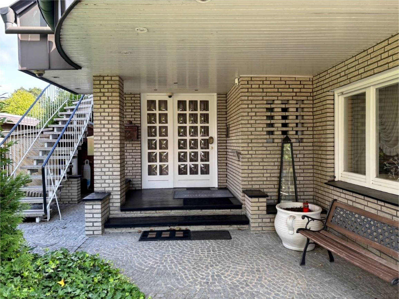 Garage, Einfamilienhaus, Doppelgarage mit überdachtem Freisitz in Azaleenweg 25, 48599 Gronau - Bild 2