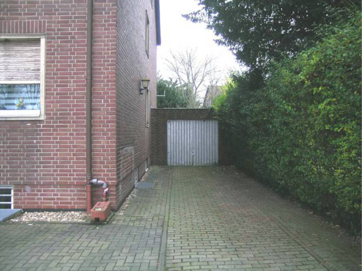 Garage, Mehrfamilienhaus in Witzelstraße 106, 40225 Düsseldorf, Bilk - Bild 2