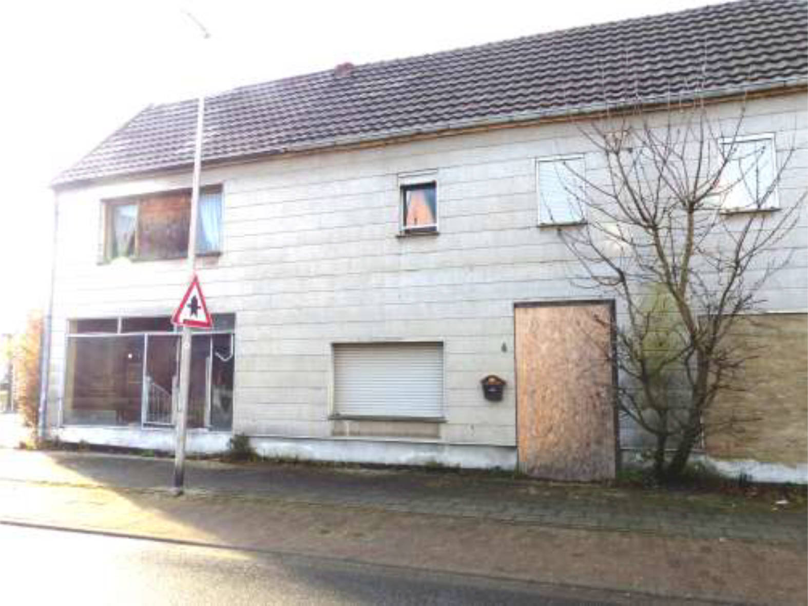 Wohn-/Geschäftshaus, Doppelhaushälfte, Reihenhaus, Schuppenanbaugebäude, Scheune. Abbruchreifes 'Wohn- und Geschäftshaus, unterstellte Nachfolgenutzung Wohngrundstück. in Karkener Str. 9, 52525 Heinsberg, Karken - Bild 5