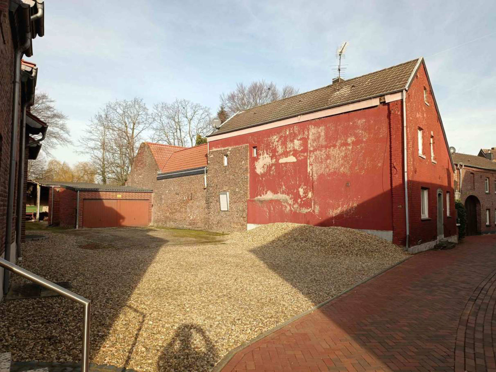 Einfamilienwohnhaus mit Scheunen in Löffelstr. 4, 52525 Waldfeucht