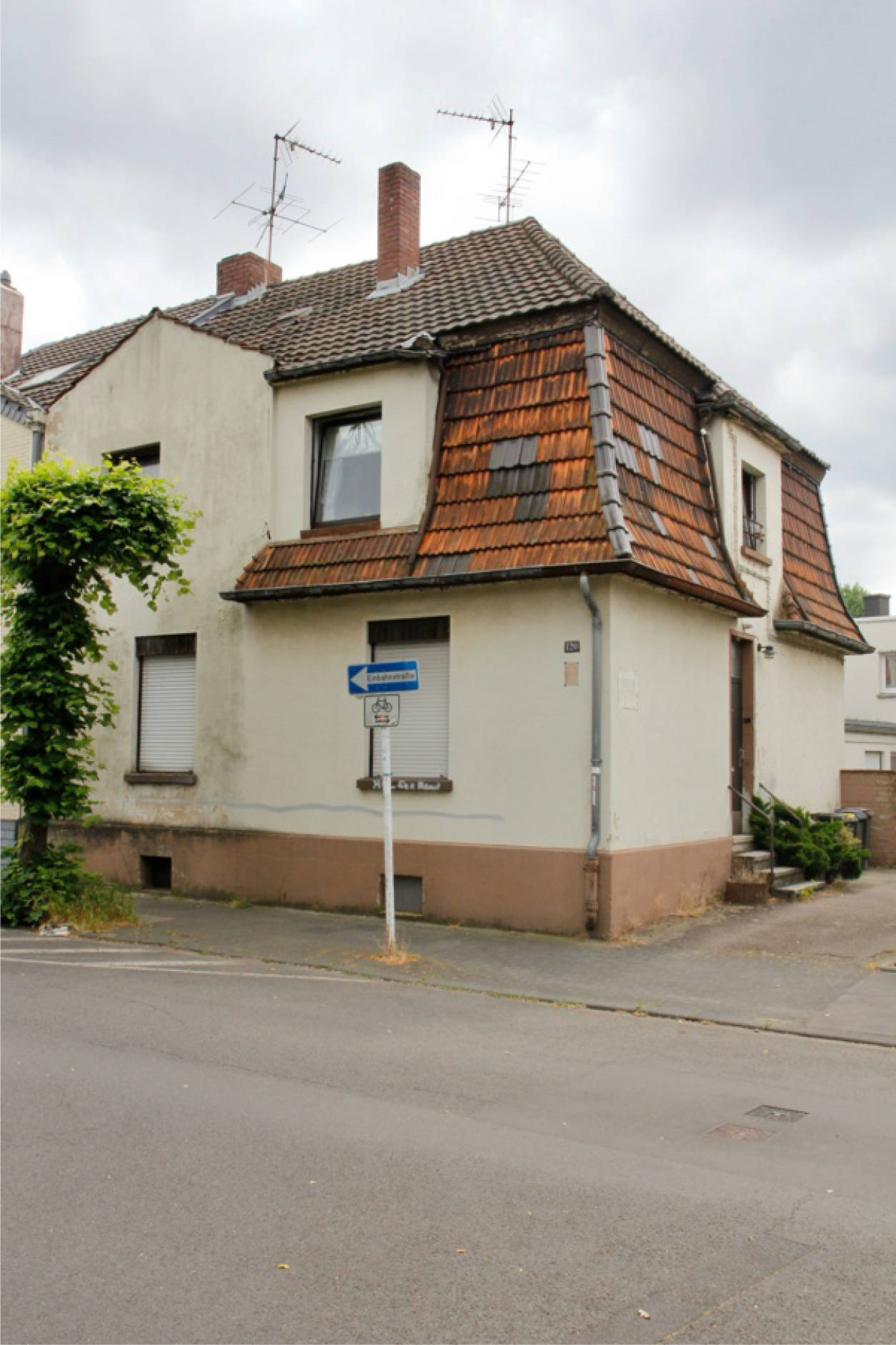 Garage, Gewerbeeinheit (z.B. Laden, Büro), Doppelhaushälfte in Von-Quadt-Straße 120, 51069 Köln, Dellbrück