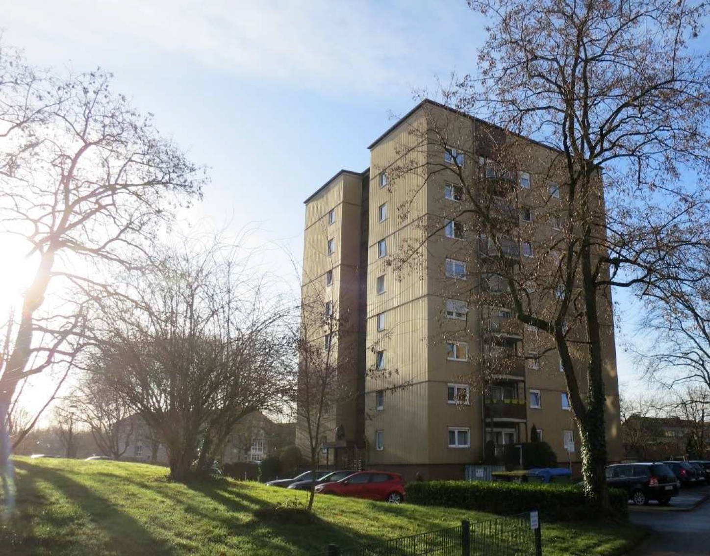 Kfz-Stellplatz, Eigentumswohnung (3 bis 4 Zimmer) in In der Adelenhütte 10, 51143 Köln, Zündorf