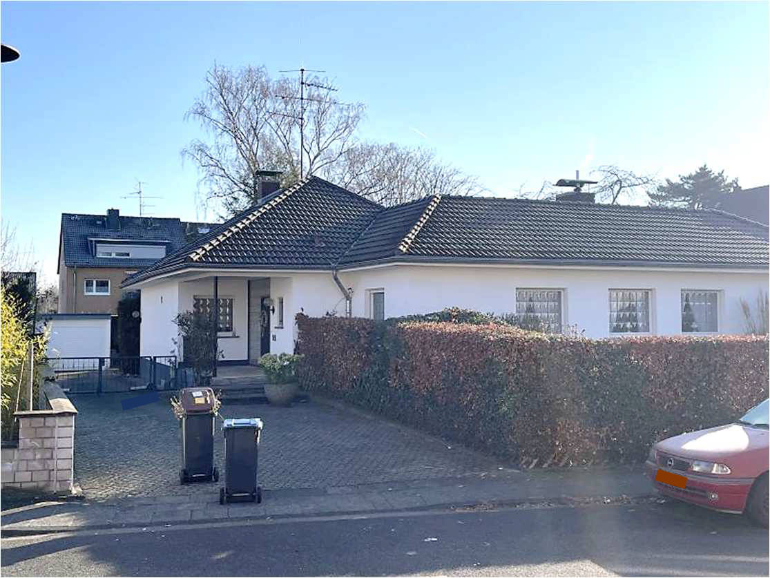 Garage, Einfamilienhaus in Kleeweg 4, 51147 Köln, Wahn
