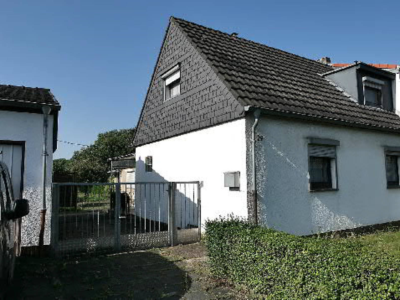 Garage, Einfamilienhaus, Doppelhaushälfte in Sperlingsweg 29, 50829 Köln, Vogelsang - Bild 3