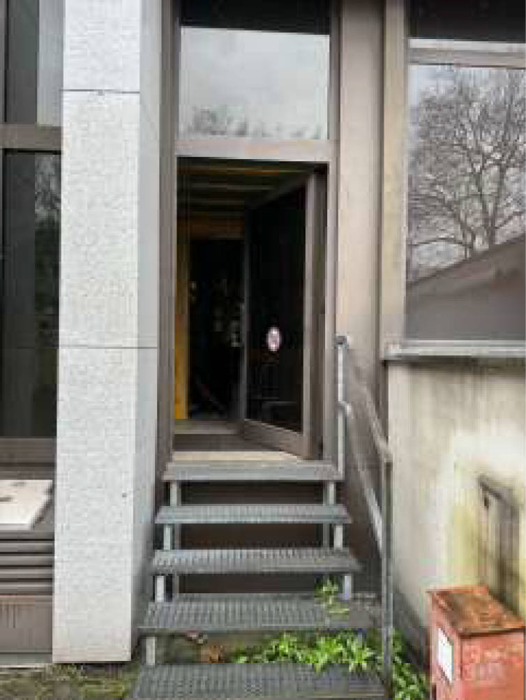 Bank- und Wohngebäude bebautes Grundstück in Düsseldorfer Straße 205, 207, Welkerstraße 4, 6, 47053 Duisburg, Dellviertel - Bild 2