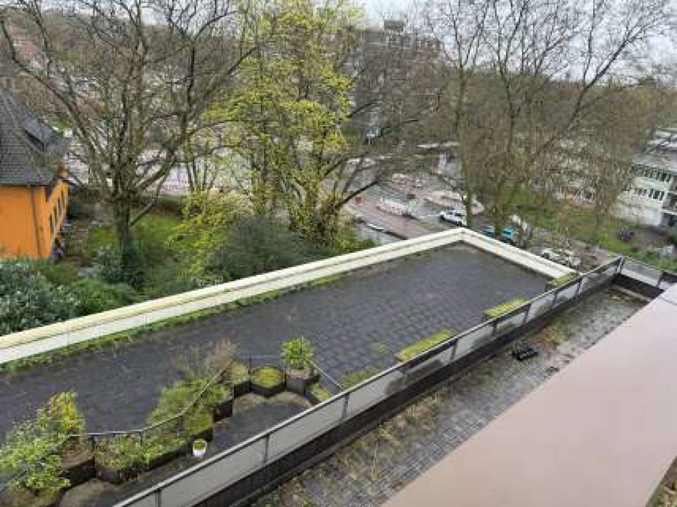 Bank- und Wohngebäude bebautes Grundstück in Düsseldorfer Straße 205, 207, Welkerstraße 4, 6, 47053 Duisburg, Dellviertel - Bild 3