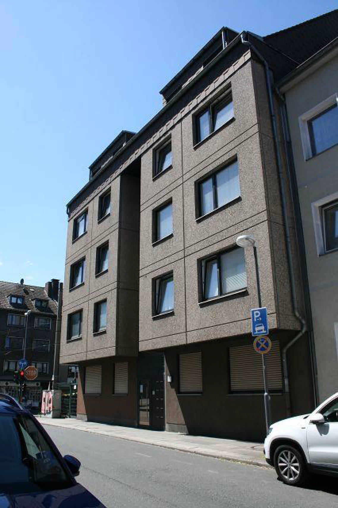 Kfz-Stellplatz, Eigentumswohnung (3 bis 4 Zimmer) in Leopoldstr. 9, Steeler Str. 113, 45139 Essen