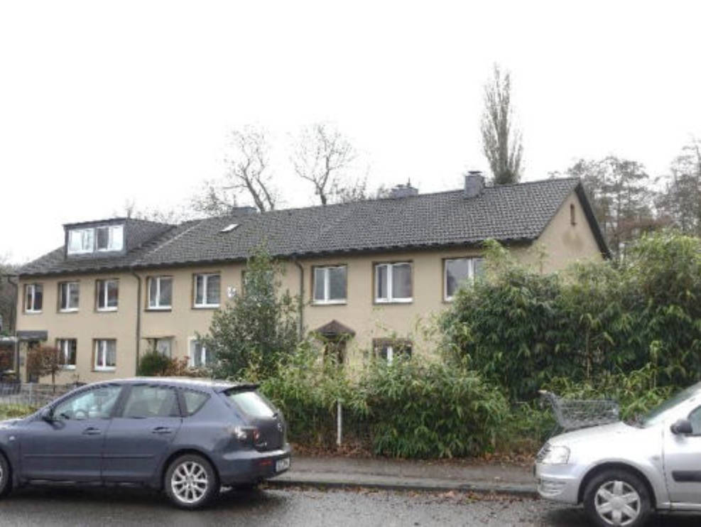 Zweifamilien-Reihenendhaus mit Doppelgarage in Achternbergstr. 27, 45309 Essen, Kray