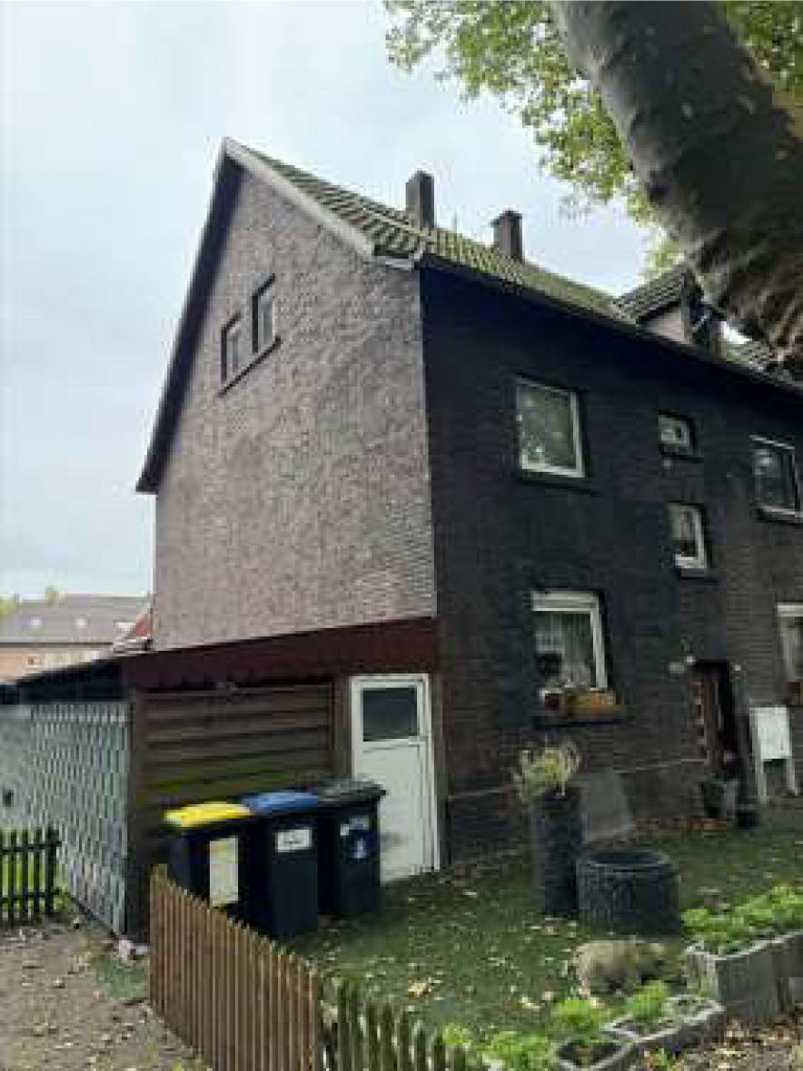 Zweifamilienhaus, und Garage+Carports in Marktstr. 39, August-Thyssen-Straße, 47179 Duisburg, Wehofen