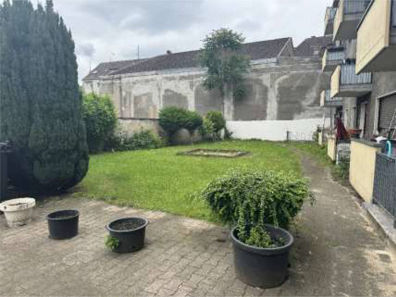 Garage, Garage, Garage, Eigentumswohnung (1 bis 2 Zimmer), Nicht ausgebauter Dachraum in Lehnhofstraße 4 a, 47139 Duisburg, Beeck - Bild 2