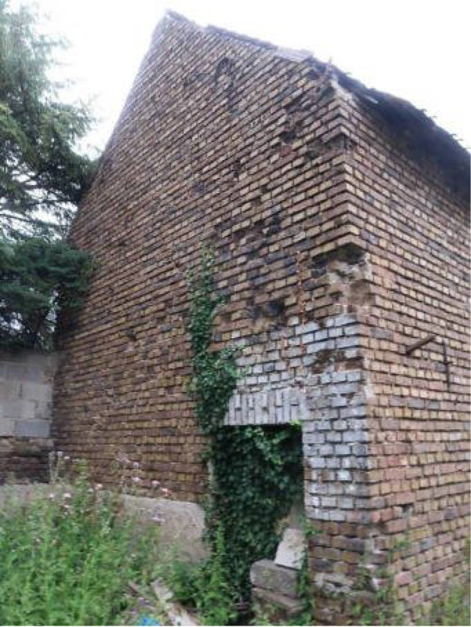 Einfamilienhaus, Es handelt sich um ein übertiefes mit einem teilweise grenzständigen alten Einfamilienhaus und alten Nebengebäuden bebautes Grundstück. Das Wohnhaus ist derzeit nicht bewohnbar. Es liegen in verschiedener Hinsicht Besonderheiten vor. in Kirchstraße 10, 53909 Zülpich, Sinzenich - Bild 2