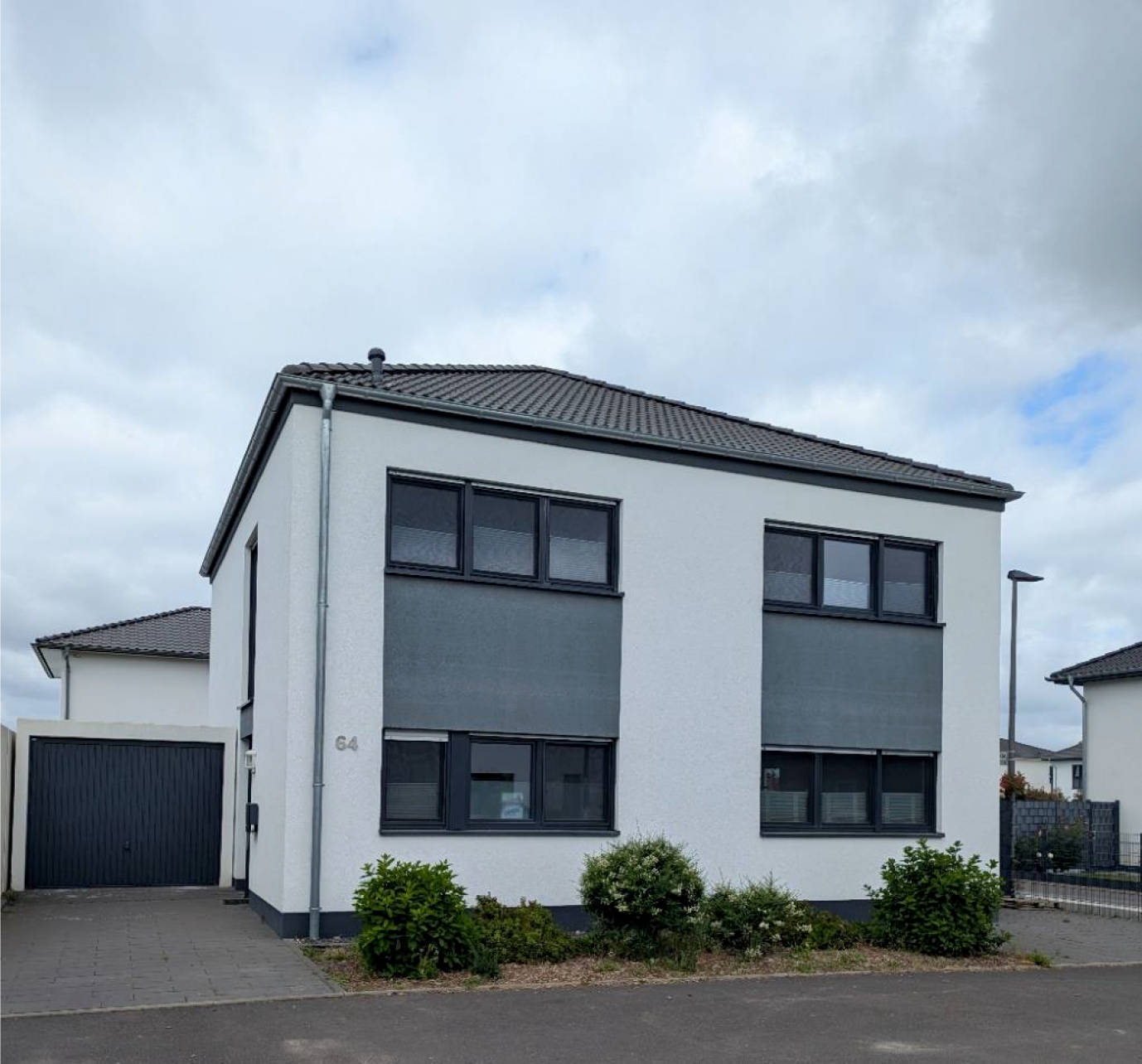 Garage, Einfamilienhaus in Lommersumer Straße, 53909 Zülpich, Wichterich