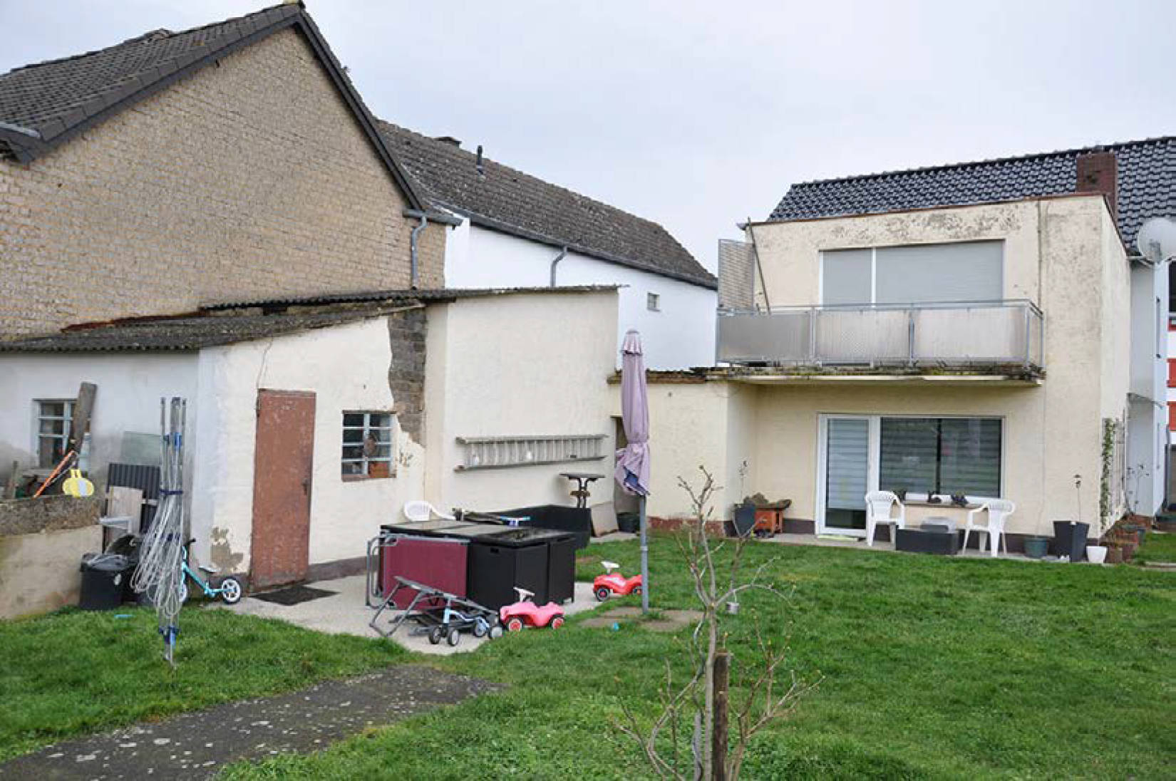 Kfz-Stellplatz, Einfamilienhaus in Münstereifeler Straße 36, 53902 Bad Münstereifel, Arloff - Bild 5
