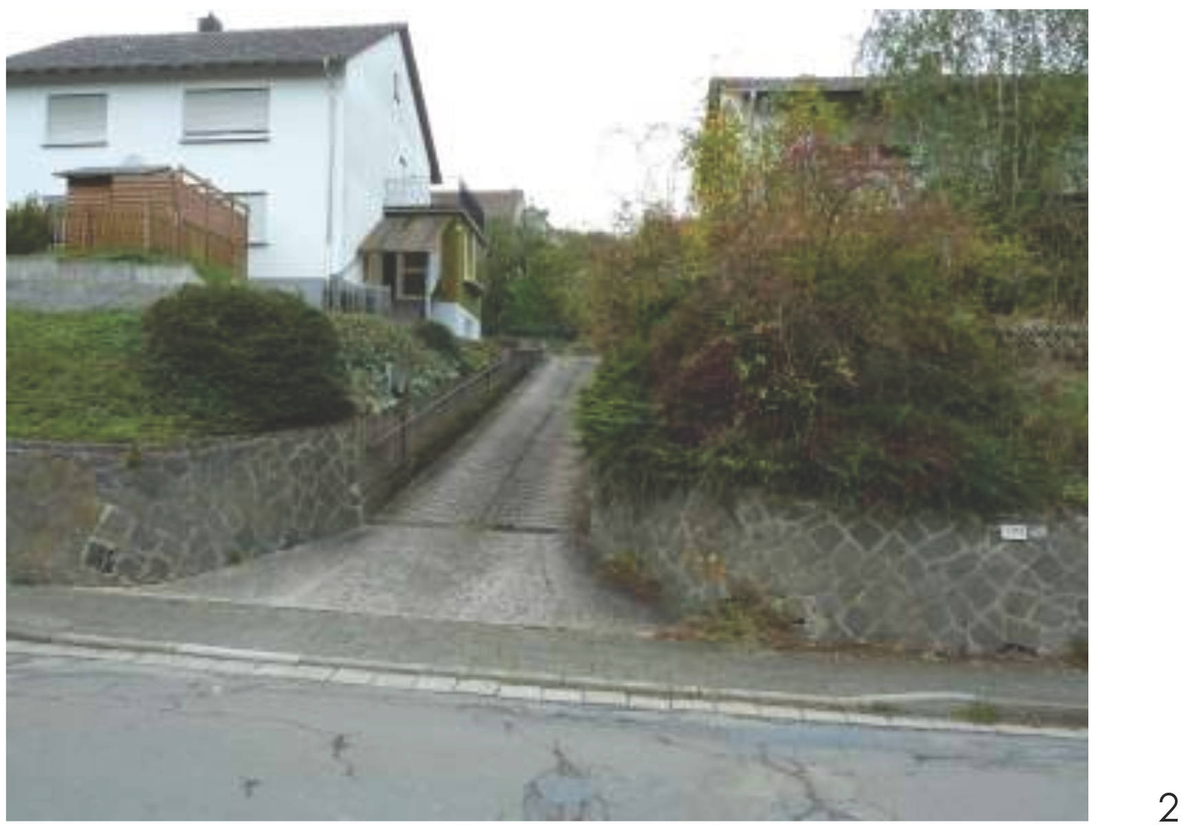 Zweifamilienhaus, mit Nebengebäude in Morbacher Straße 32, 67700 Niederkirchen