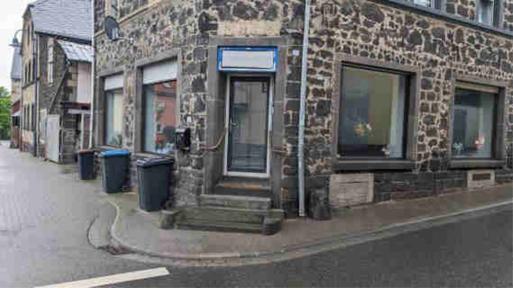 Wohn-/Geschäftshaus in Hummesgasse 2, 56745 Bell