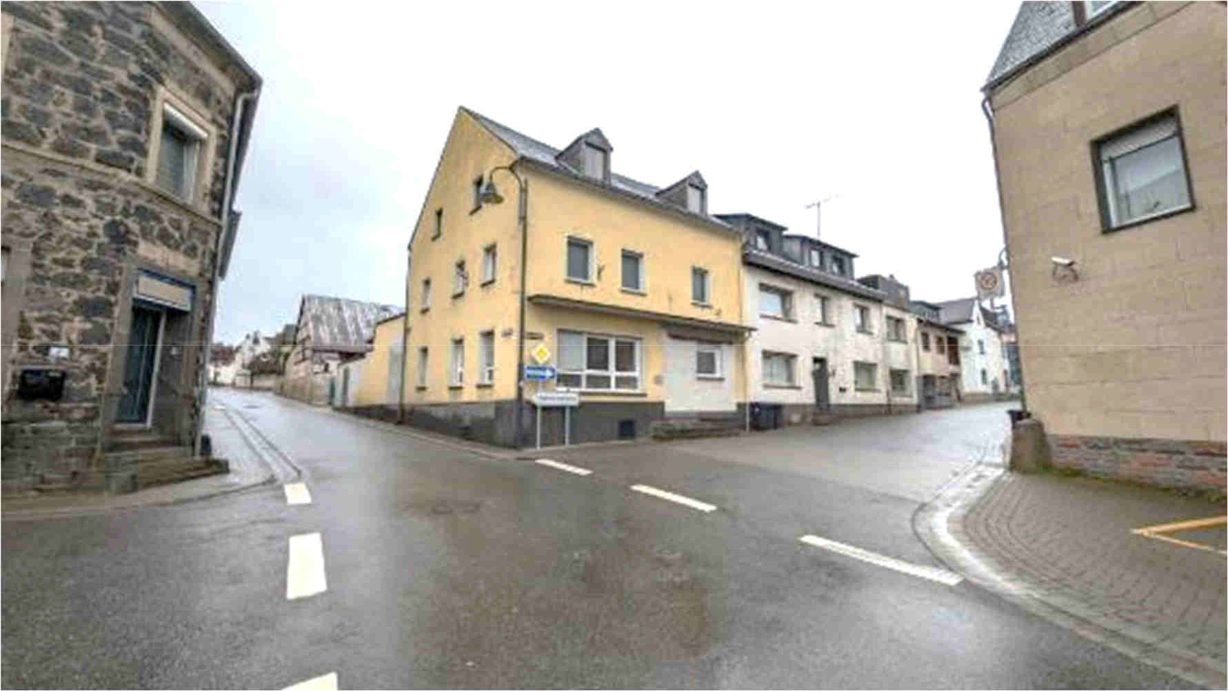 Wohn-/Geschäftshaus in Hummesgasse 2, 56745 Bell - Bild 2