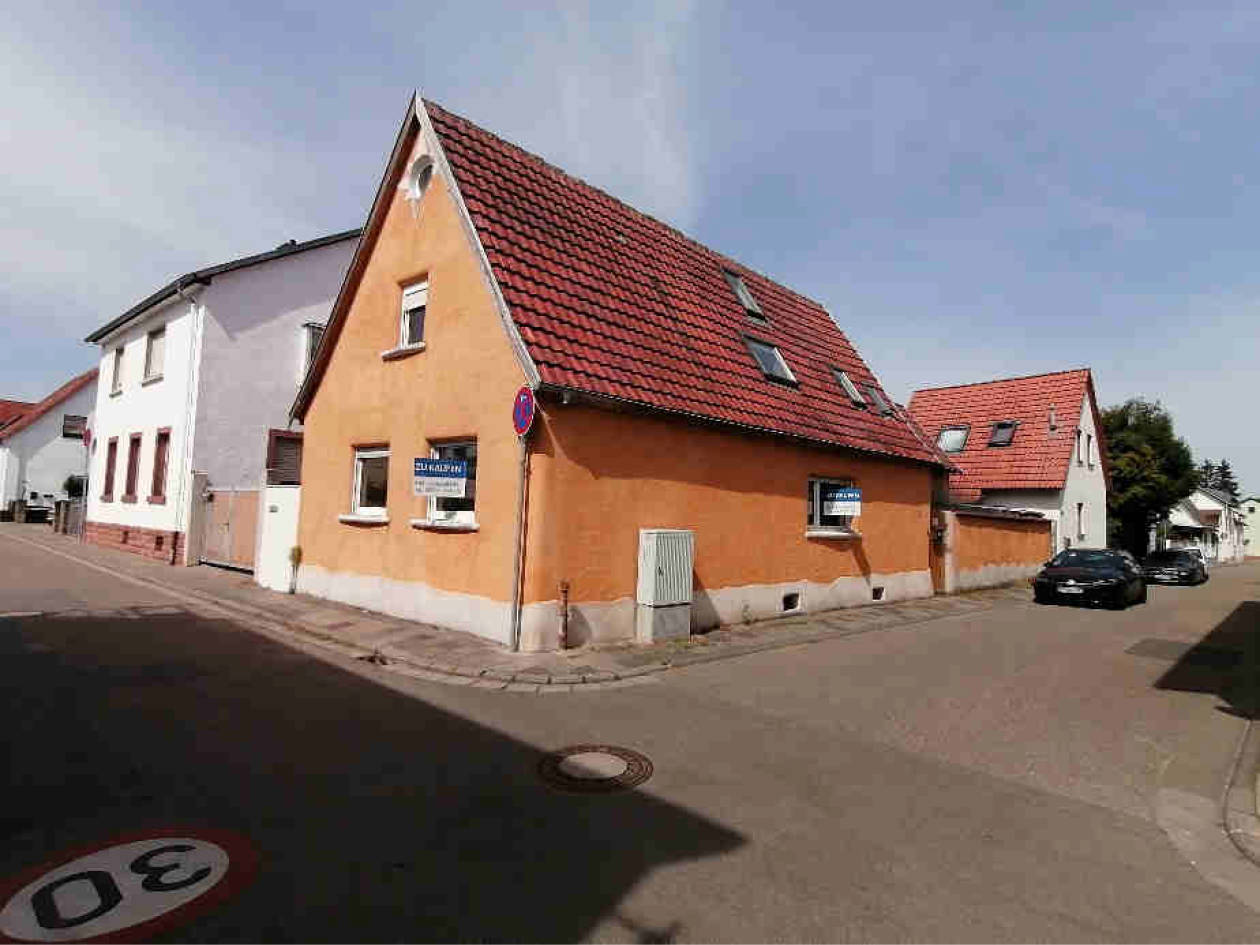 Einfamilienhaus im Wohnungseigentum mit Freisitz in Amalienstraße 5, 67373 Dudenhofen