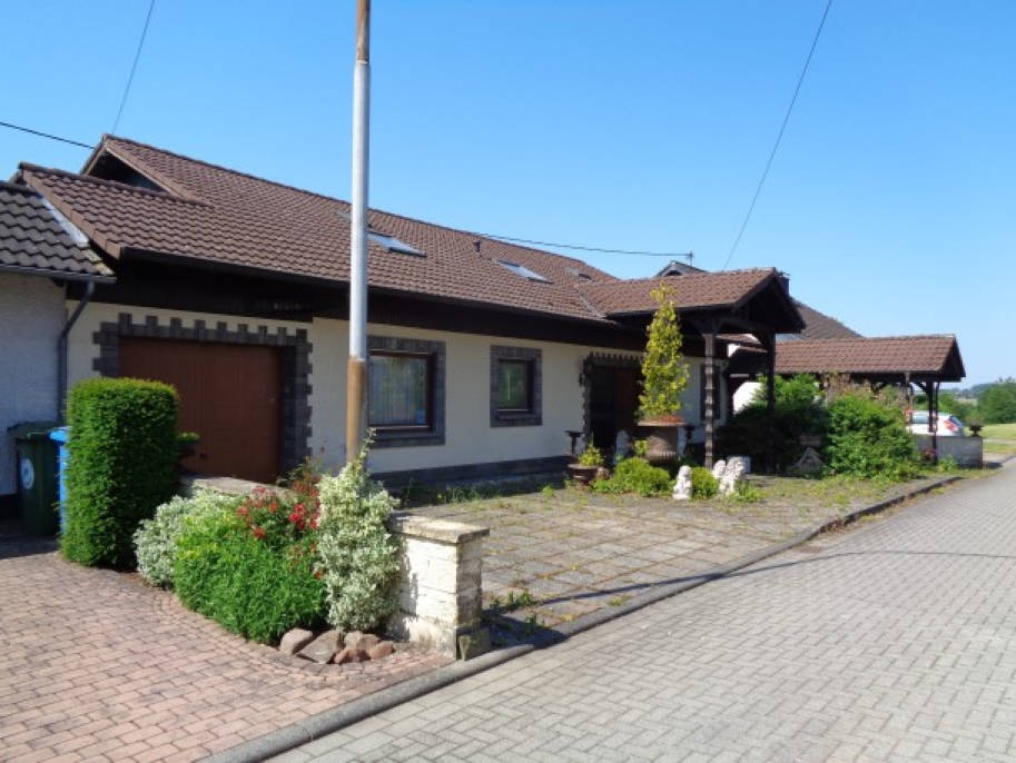 Sonnenweg 13, 53567 Altenburg