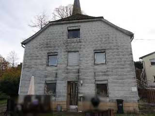 Einfamilienhaus, mit einer Remise/Garage bebaute Grundstücke in Irsentalstraße 5, 54689 Irrhausen