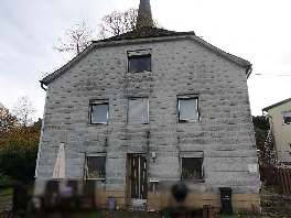 Einfamilienhaus, mit einer Remise/Garage bebaute Grundstücke in Irsentalstraße 5, 54689 Irrhausen - Bild 4