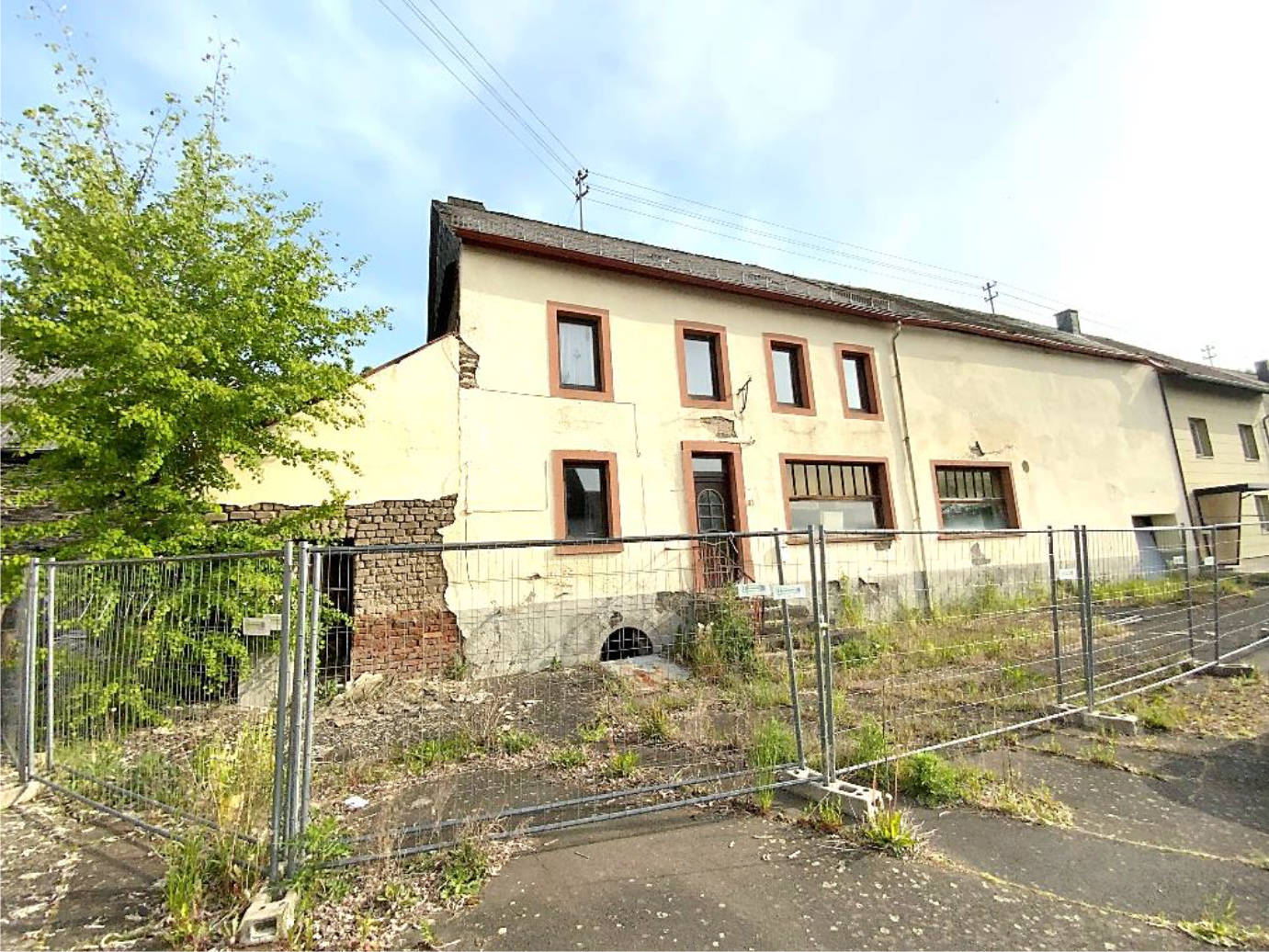 Ruine in Koblenzer Straße 31, 56826 Lutzerath- OT- Driesch