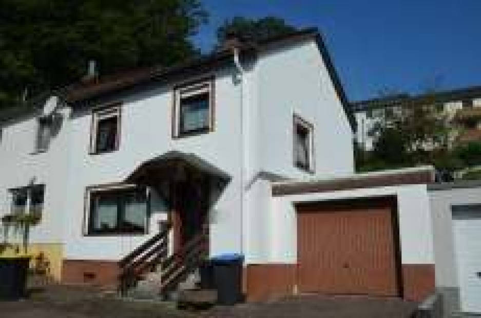 Zweigeschossiges, unterkellertes und einseitig angebautes Einfamilienhaus in Massivbauweise  (wohnwertabhängige Wohnfläche ca. 87 qm) mit Garage. in Buchenweg 26, 66280 Sulzbach - Bild 4