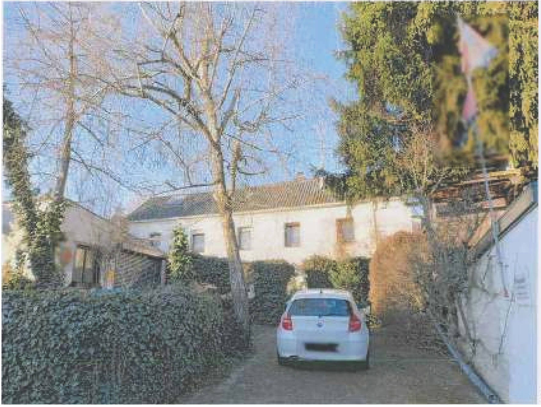 Grundstücke bebaut mit einem freistehenden, zweigeschossigen und teilunterkellerten  Einfamilienhaus mit teilausgebautem Dachgeschoss zu Wohnzwecken. in Hofbrunnenstraße 1, 66131 Saarbrücken