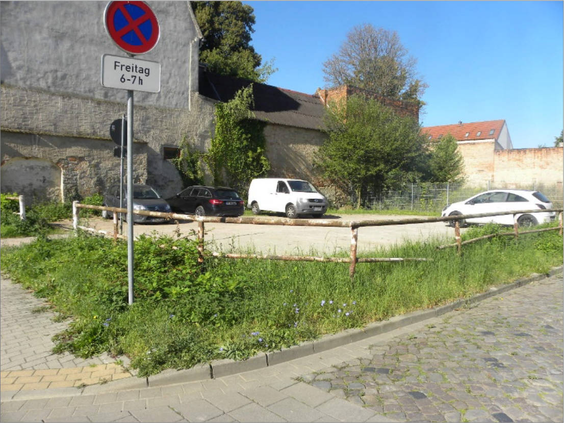 unbebautes Grundstück, genutzt als Parkplatz in Platz Kanalgasse  1, 39240 Calbe
