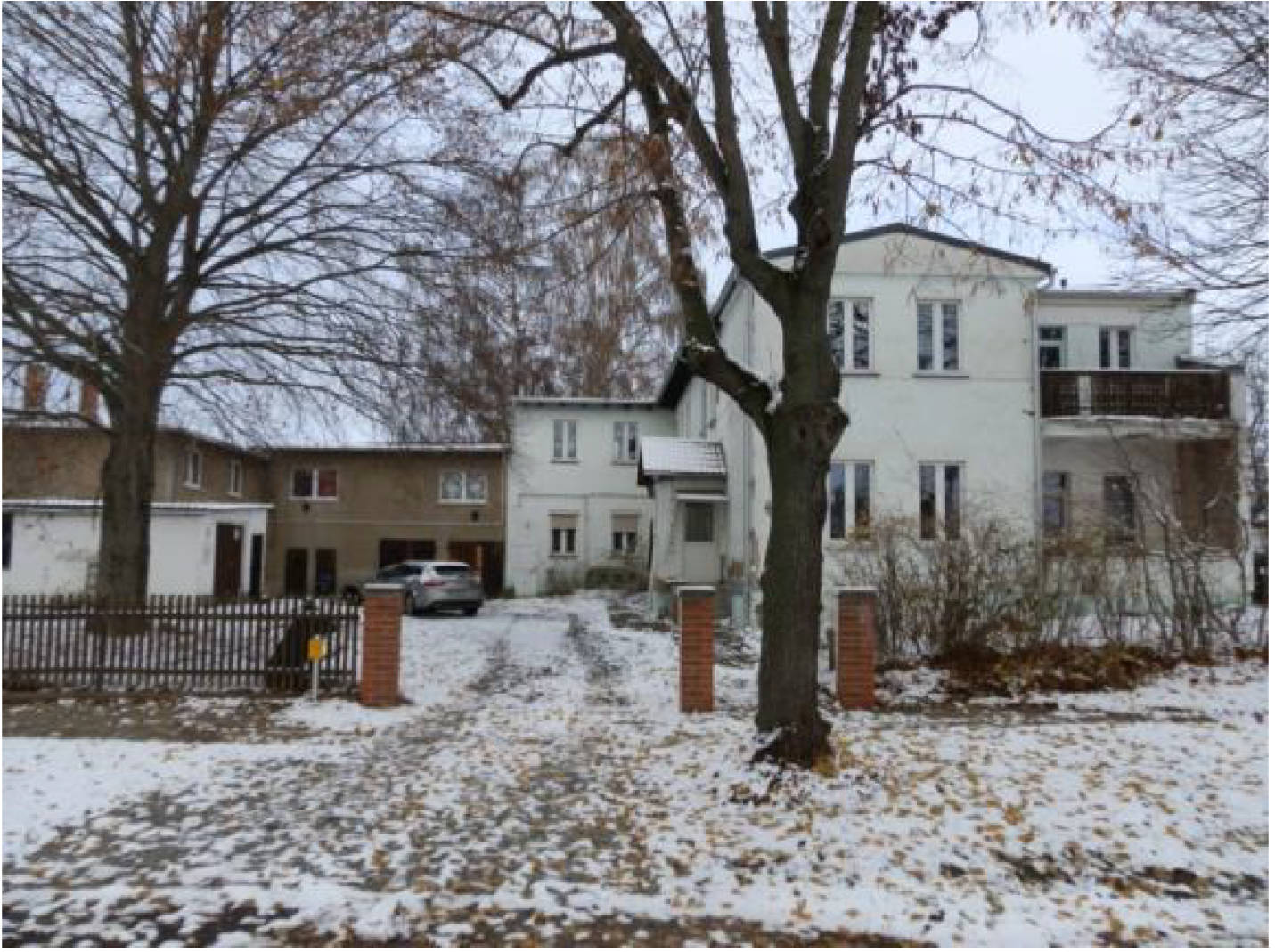 Mehrfamilienhaus, mehrere ehemalige Wirtschaftsgebäude in Ernst-Thälmann-Platz 4, 39164 Bottmarsdorf - Bild 2