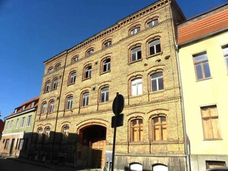 Mehrfamilienhaus, zweigeschossig und viergeschossig in Tuchmacherstraße 55-57, 39240 Calbe (Saale)