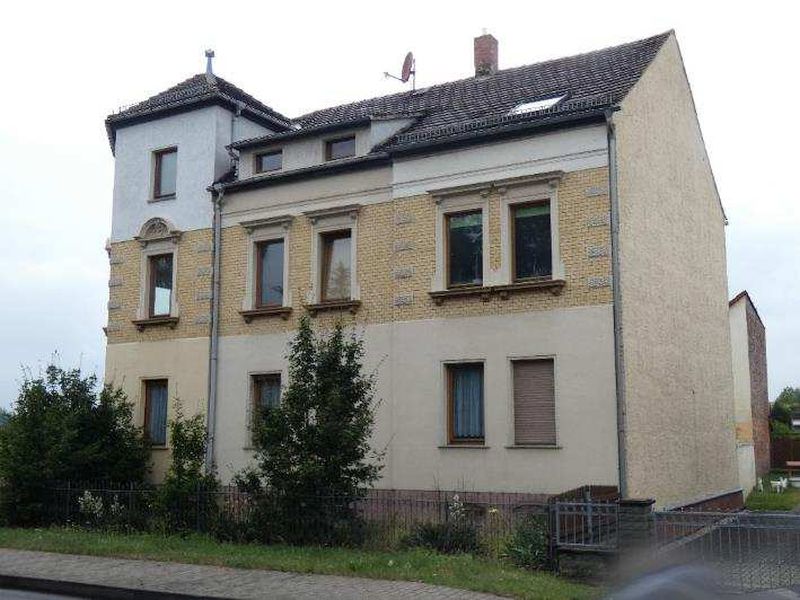 Mehrfamilienhaus in Alte Poststraße 1, 06729 Elsteraue OT Reuden