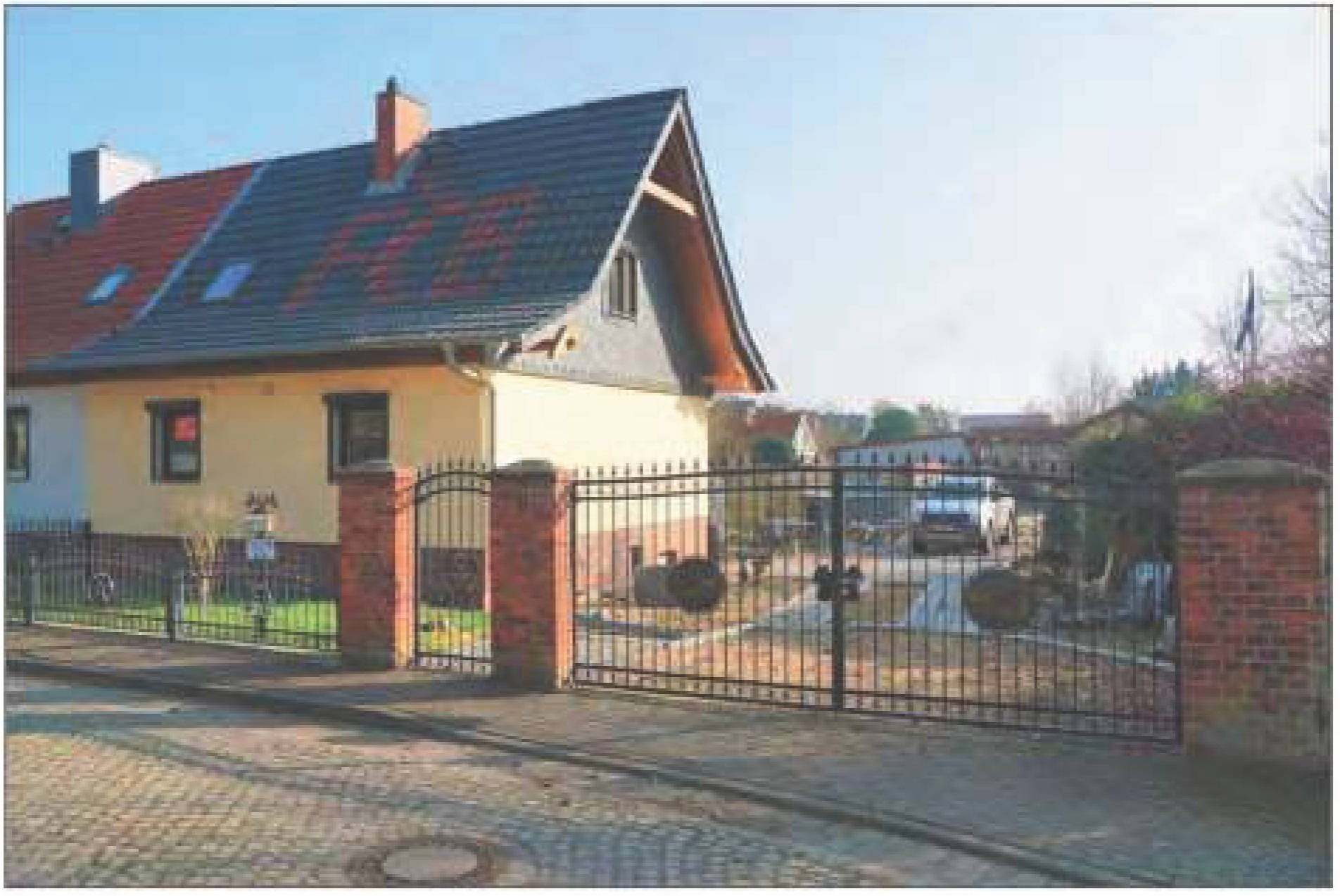 unterkellerte, eingeschossige Doppelhaushälfte mit ausgebautem Dachgeschoss in An der Kirche 11, 39628 Bismark (Altmark) - Schinne - Bild 2